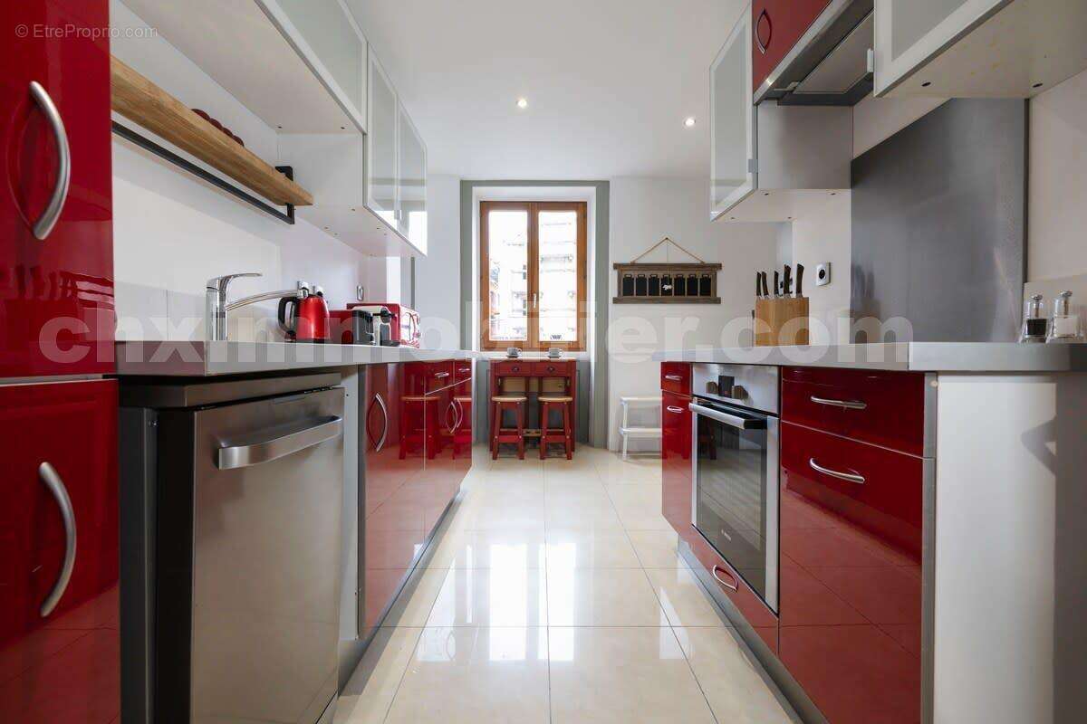 cuisine rouge - Maison à CHAMONIX-MONT-BLANC