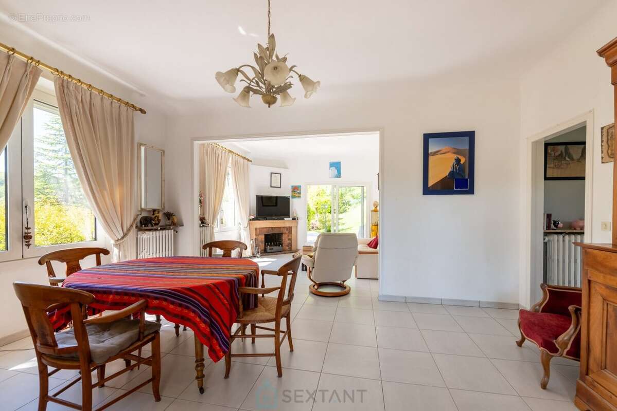 Voici une propriété au calme et à proximité de tout ! - photo 11
