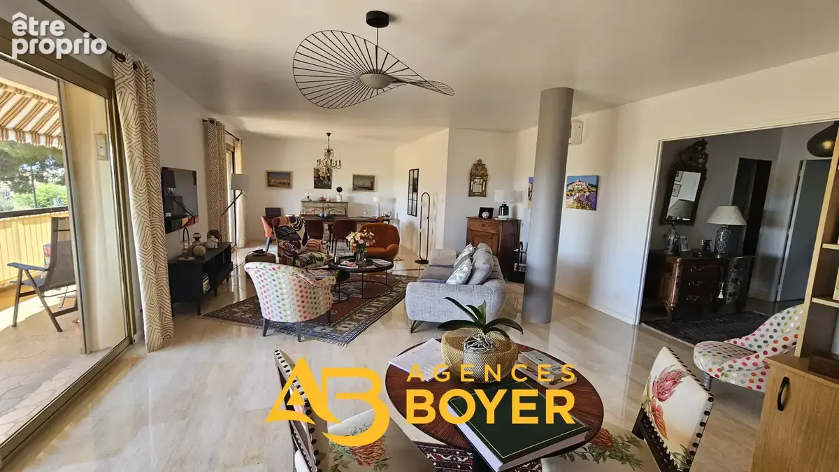 Appartement T4/5 Au coeur du village de BANDOL dans résidence sécurisée avec ascenseur. - photo 3