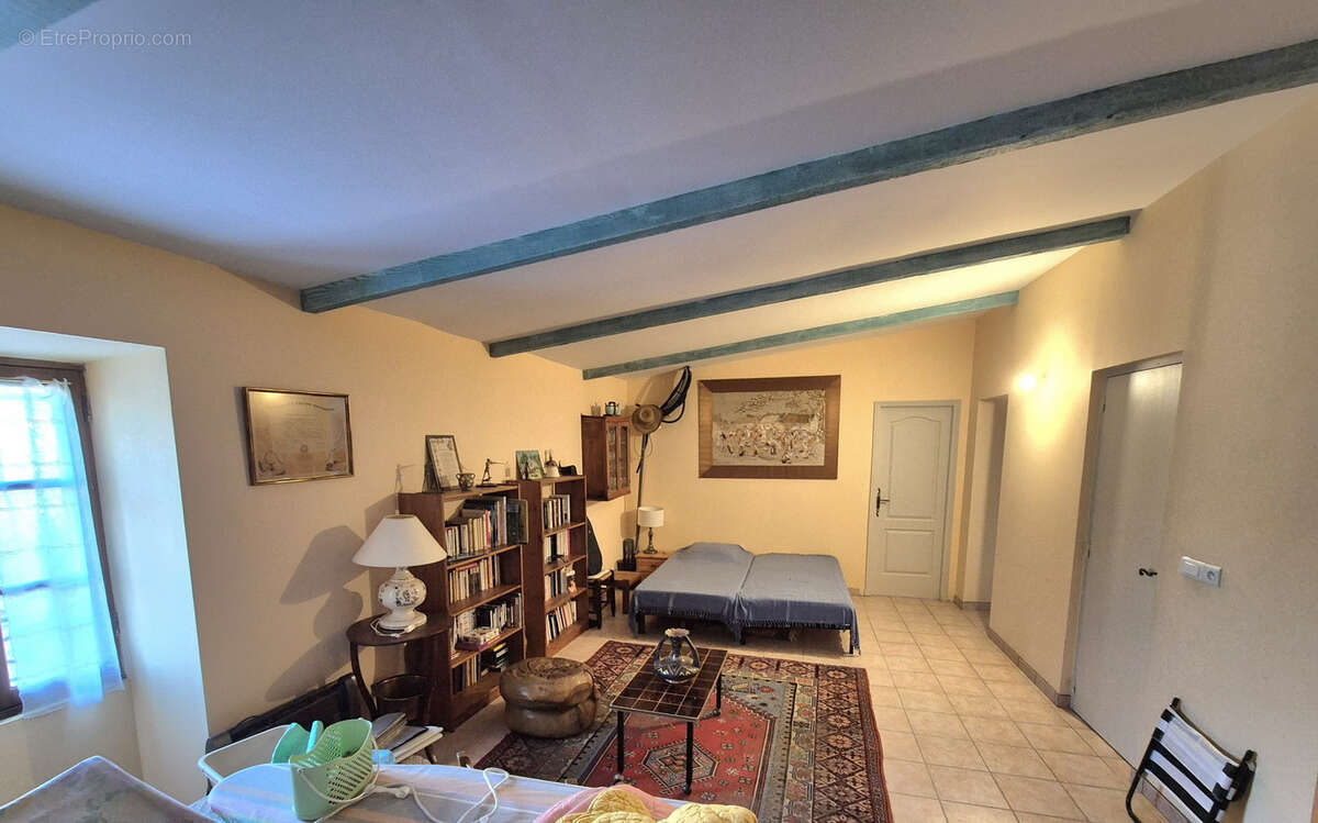 Maison à LEZAN