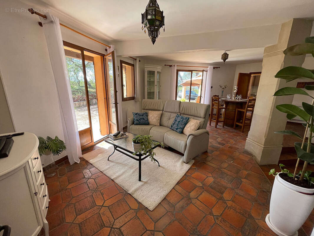 Maison à CHATEAUNEUF-LE-ROUGE