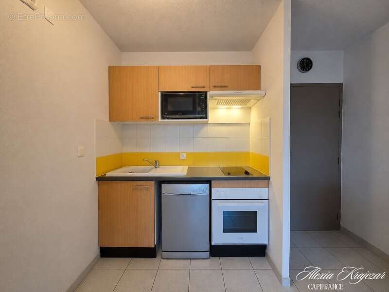 A VENDRE - Appartement T2, 38,56m² Carrez - 1 chambre - Jardin de 42m² - Place de parking privative - Résidence sécurisée - Vend - photo 2
