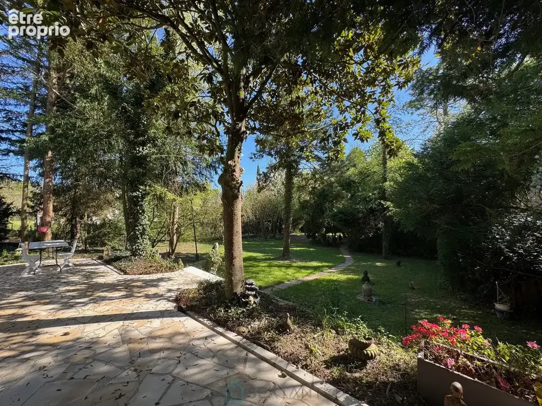 Maison avec dépendance et grand jardin - photo 2