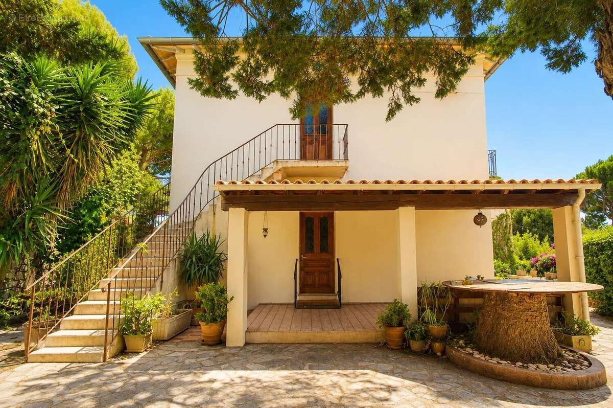 Cap d'ail "centre" - villa 170m²  terrain 1380m²  vue mer  extension possible - photo 3