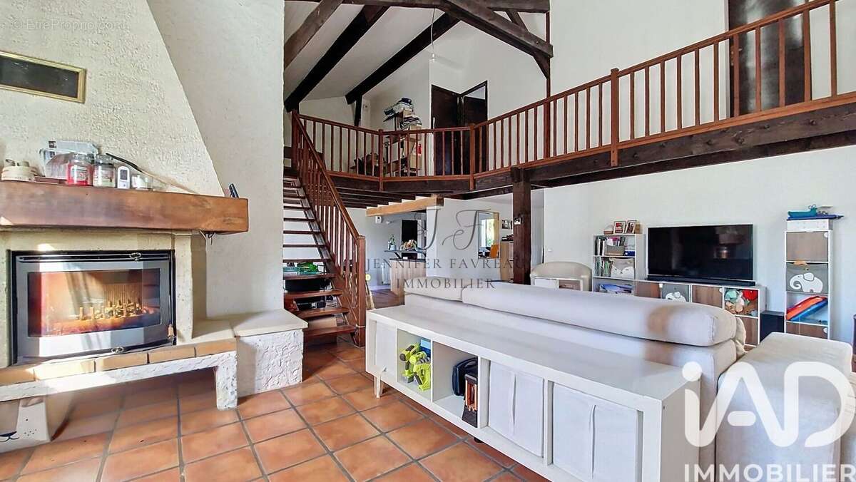 Photo 2 - Maison à FARGUES-SAINT-HILAIRE