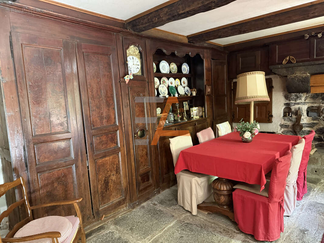 Maison à SAINT-JULIEN-CHAPTEUIL