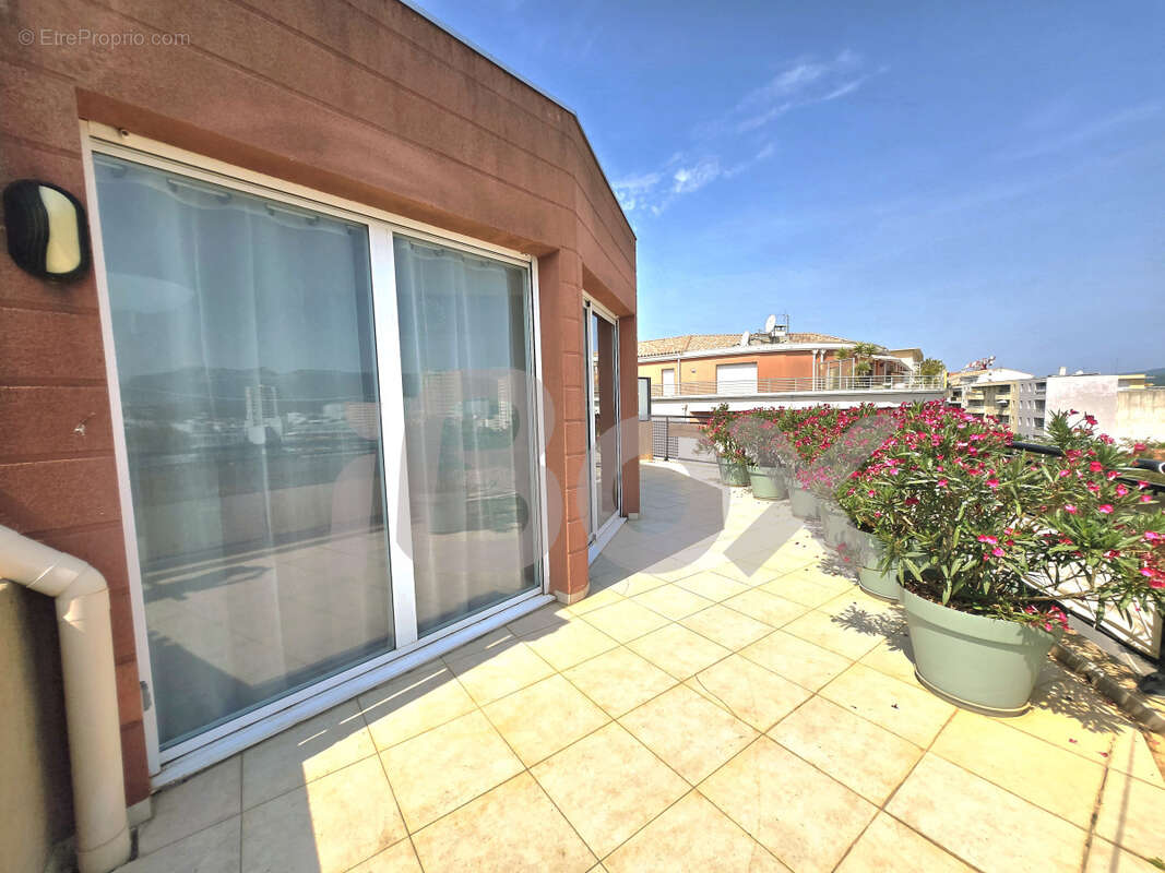 Appartement T2 en toit-terrasse avec jardin privatif   Châteaubanne - photo 13