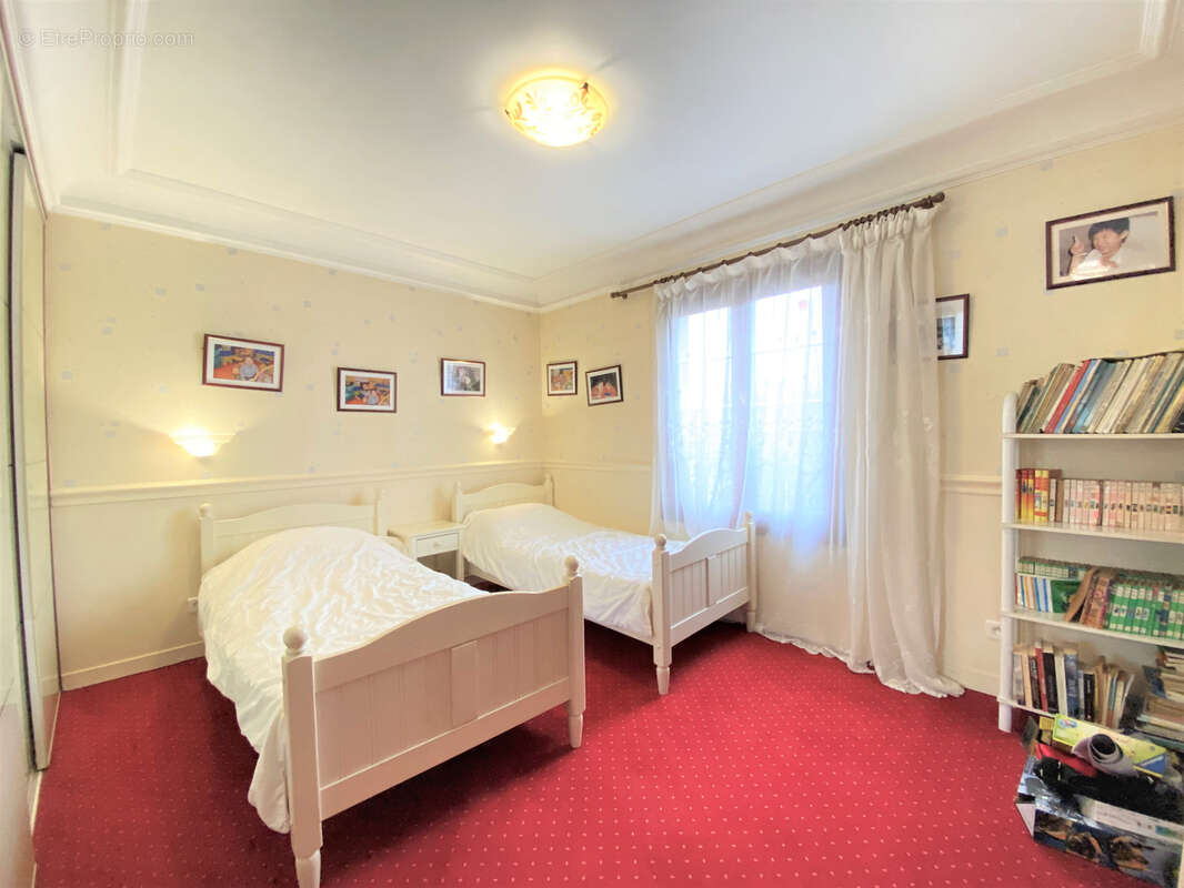 Maison à SAINT-MAUR-DES-FOSSES