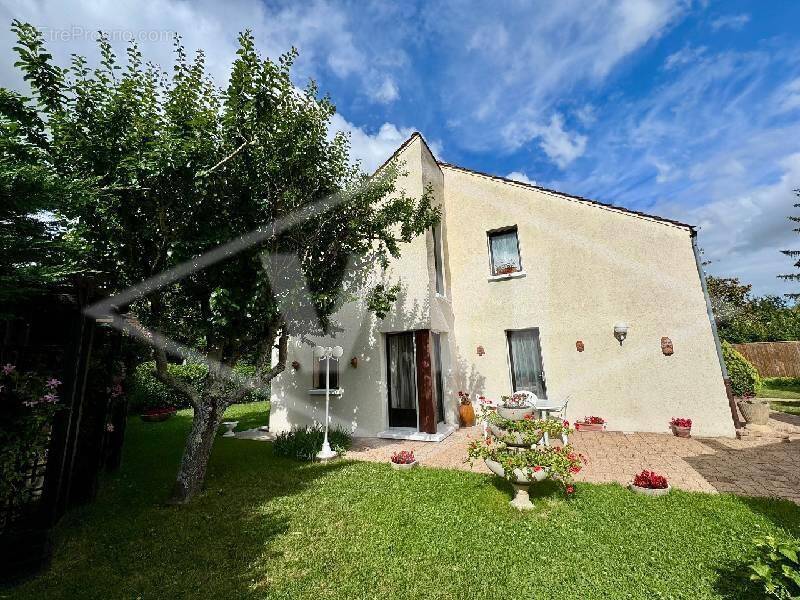 Maison à COMBS-LA-VILLE