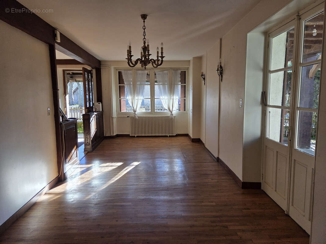 Maison à SALLES-COURBATIES