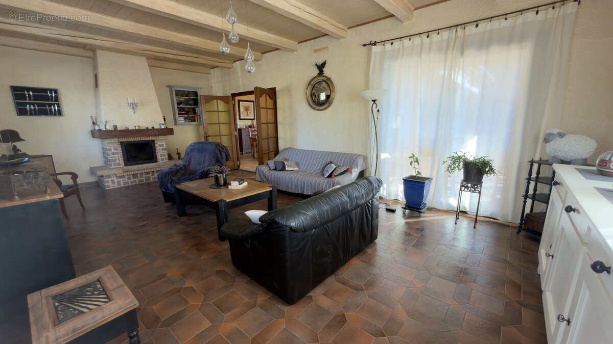 Maison à MONTELIER