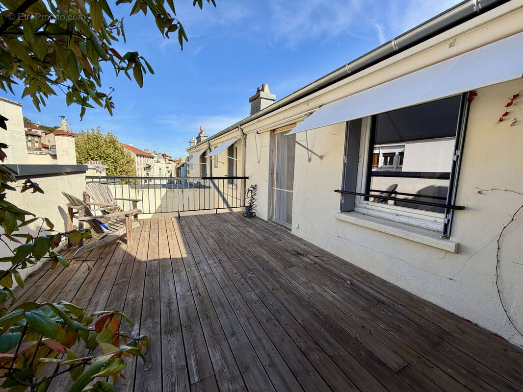 Appartement à SAINT-ETIENNE