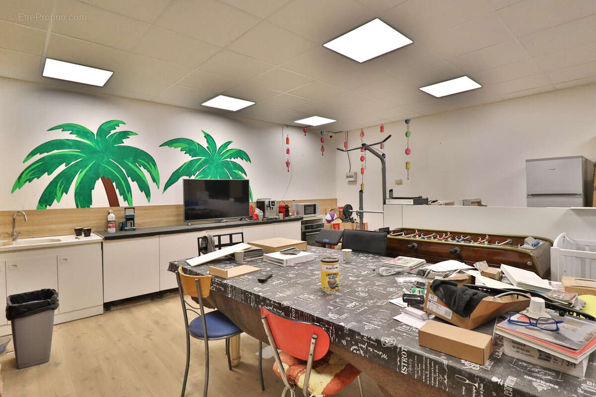 Commerce à MONTAULIN