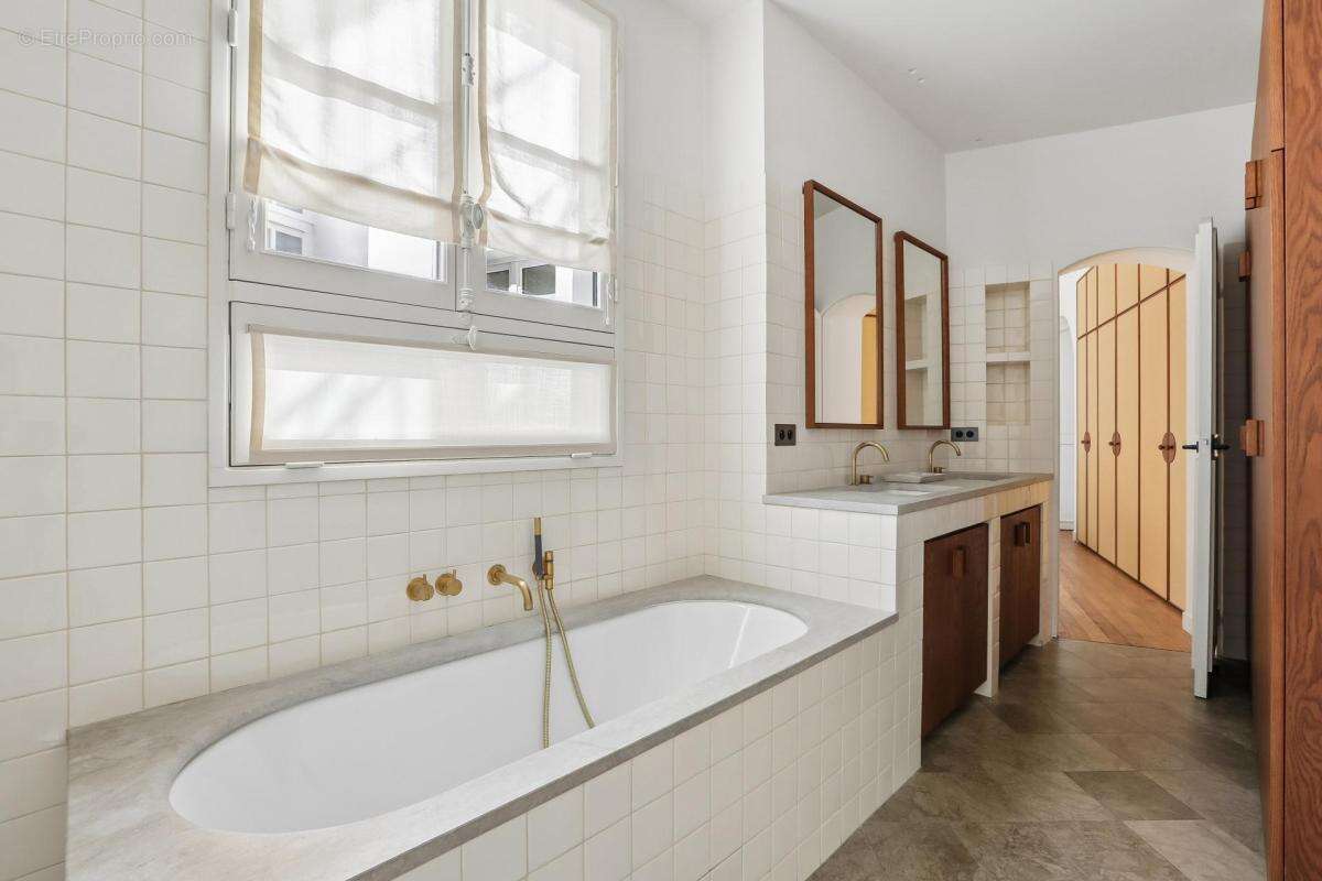 Appartement à PARIS-7E