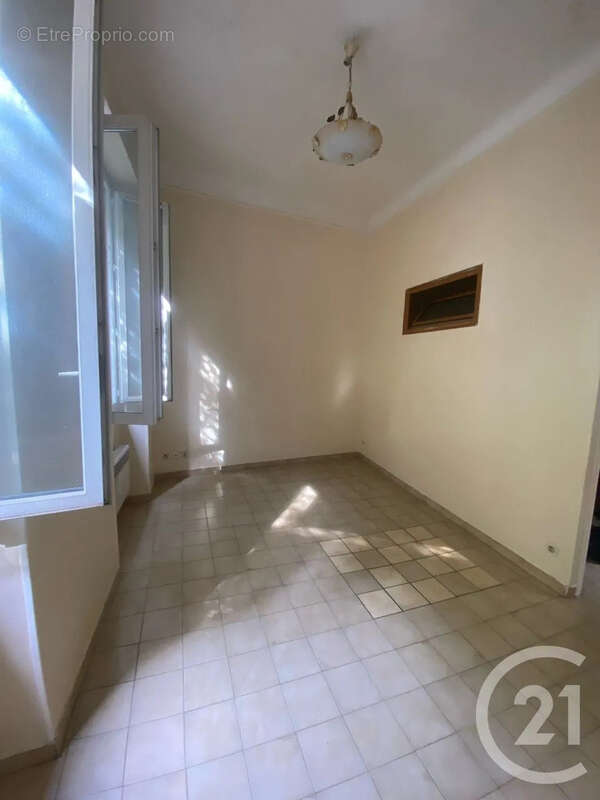Appartement à MARSEILLE-4E