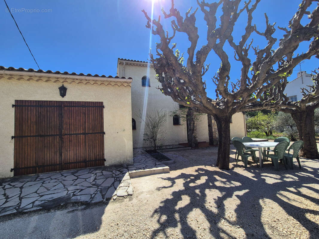 Maison à SOLLIES-PONT