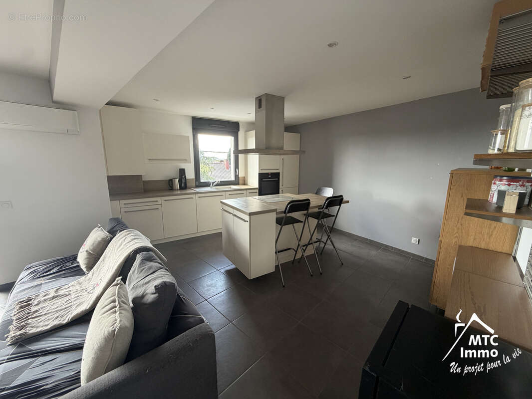 Appartement à MEYZIEU