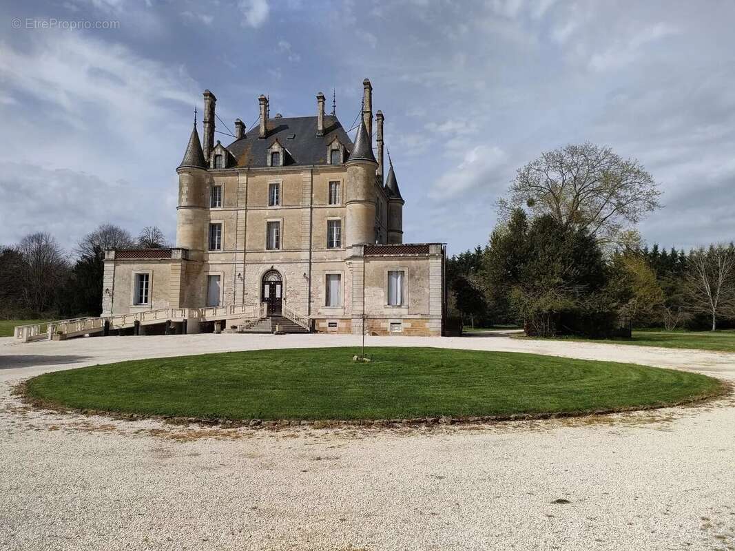Élégant Château du XIXe siècle avec parc, piscine et maisons d’amis - photo 24