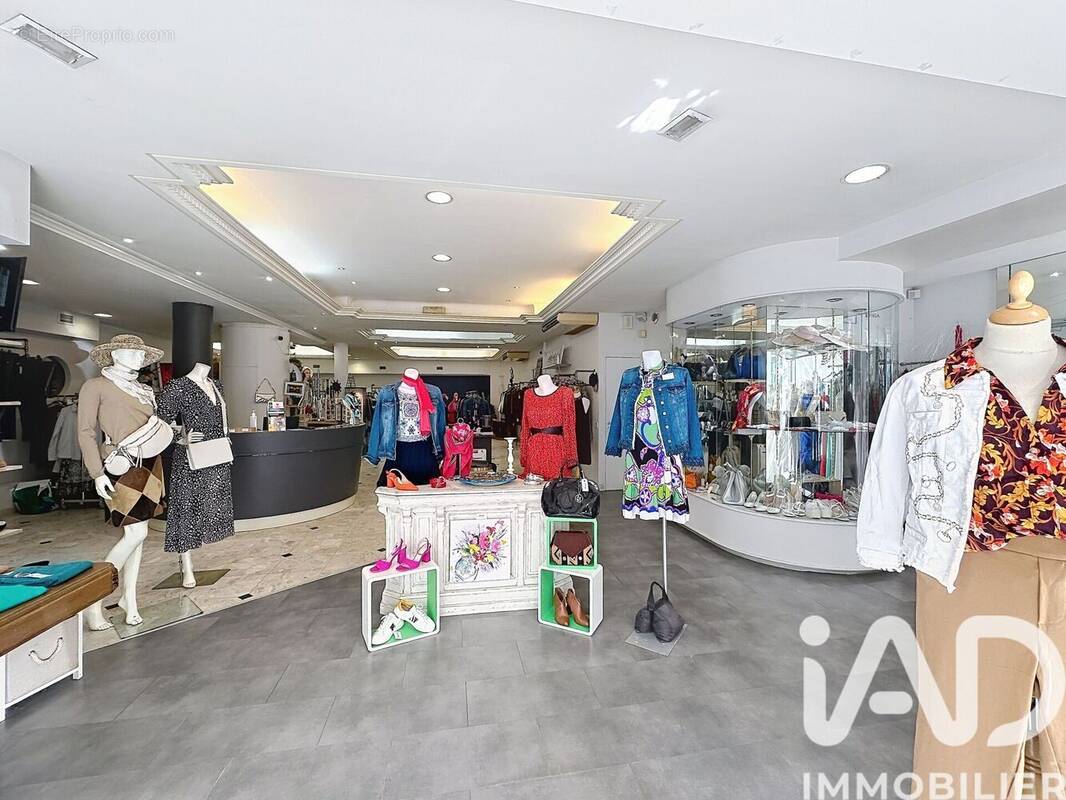 Photo 1 - Commerce à ROCHEFORT