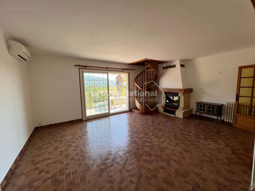 Lorgues - Villa 6 pièce(s) 131 m2, studio, piscine, garage. - photo 5