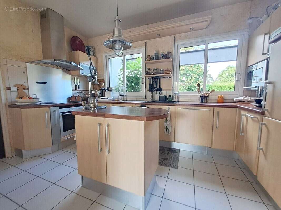 A vendre Maison de plain pied Les Essarts Le Roi 8 pièces 160 m2 - photo 5