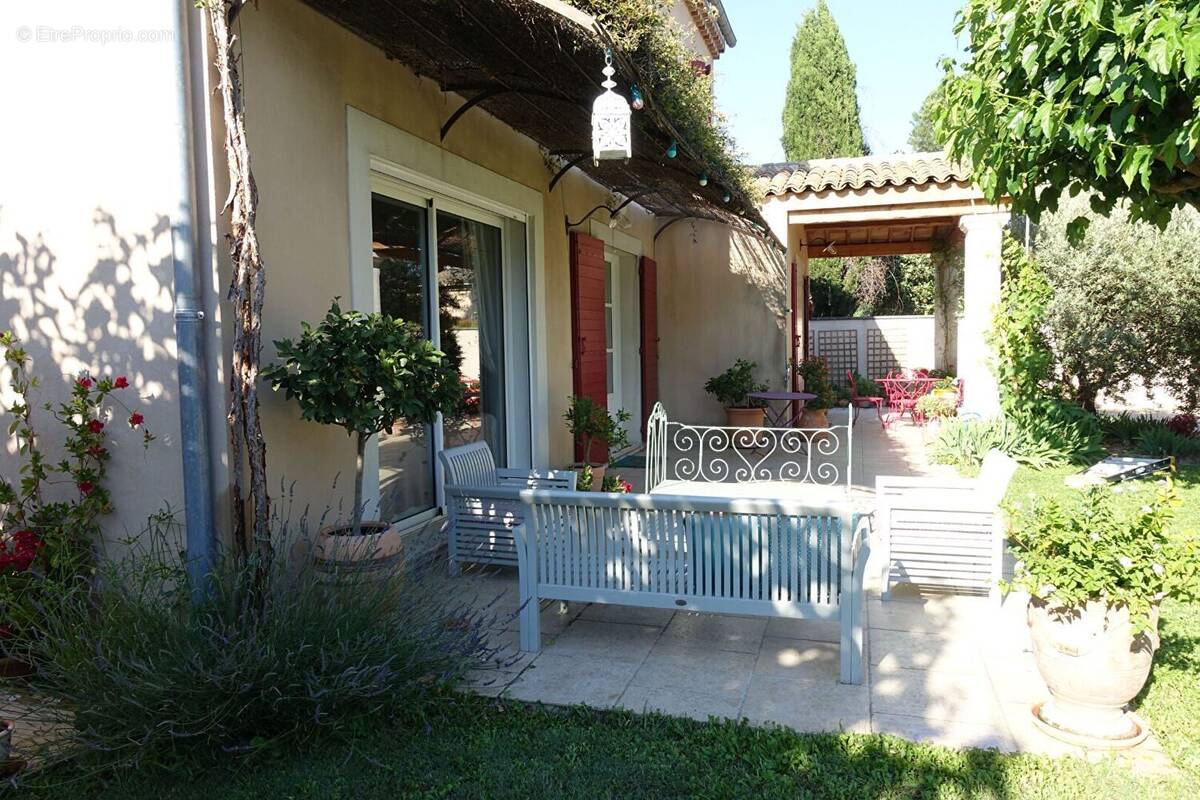 Maison à MORIERES-LES-AVIGNON