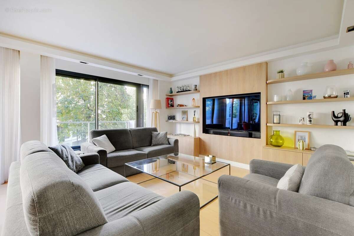 Appartement à PARIS-16E