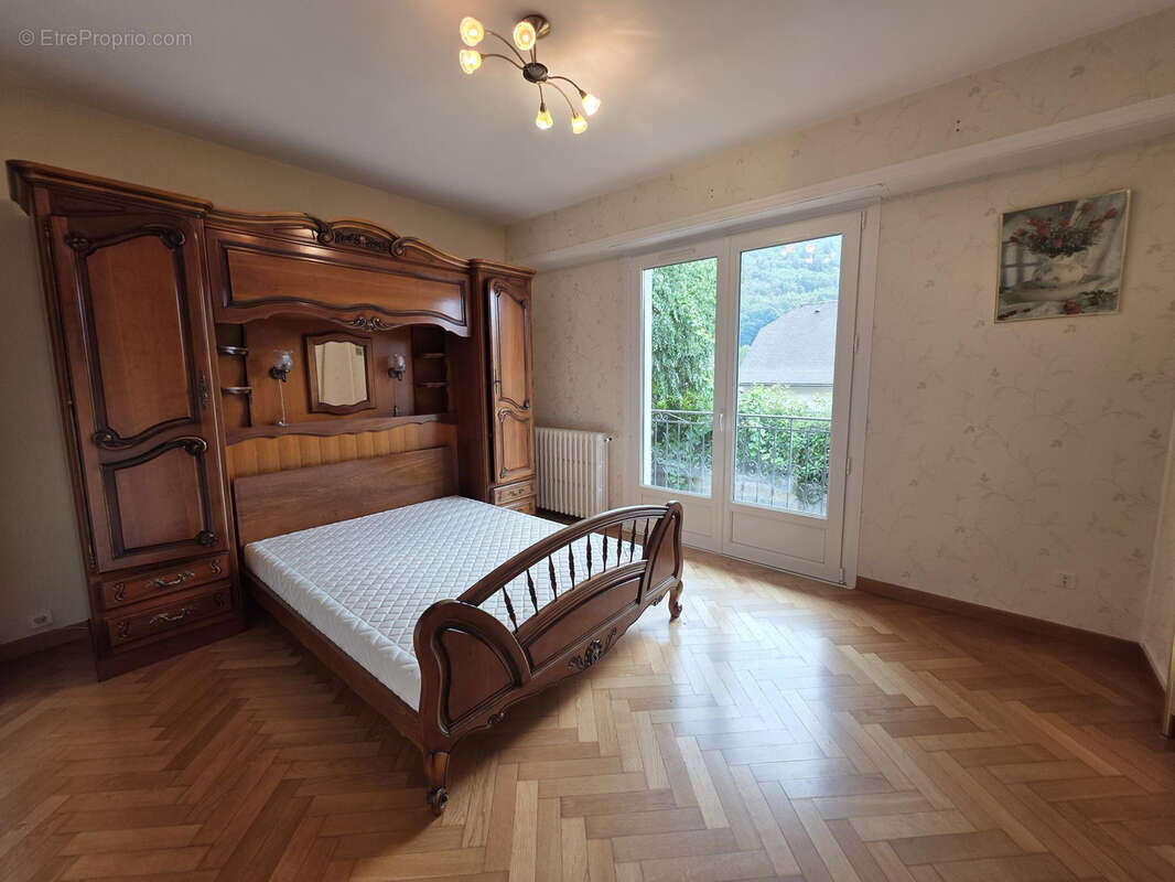 Lourdes   Maison avec deux appartements, grand garage et terrain constructible - photo 9