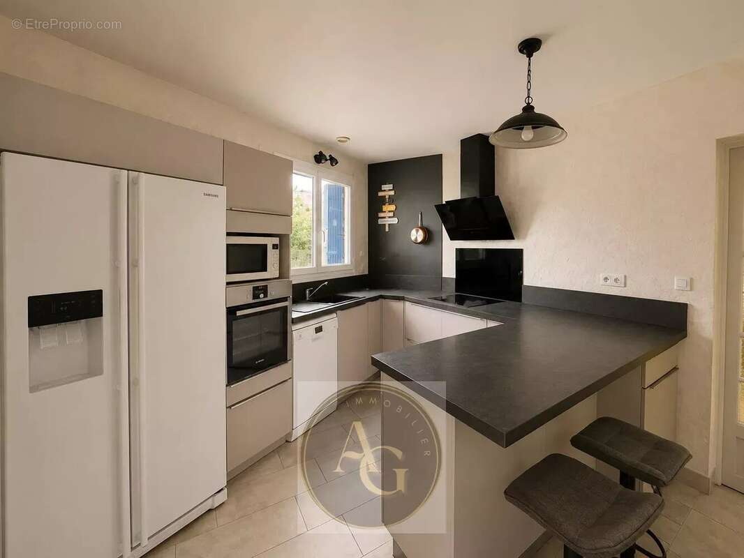 Maison T6 de 175 m² sur terrain de 2 ha avec piscine et tennis - photo 5
