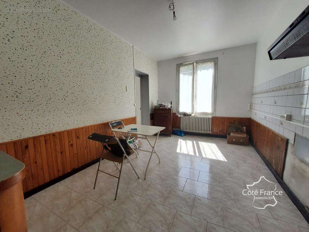 À vendre   Maison mitoyenne avec trois chambres et un  grand - photo 3
