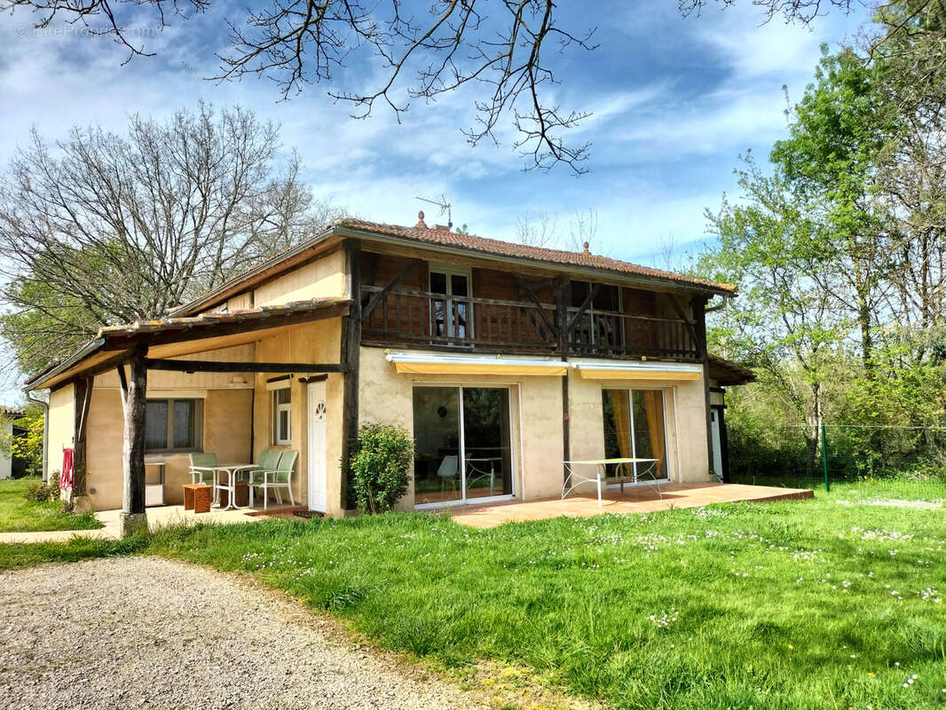 Maison à MONBARDON