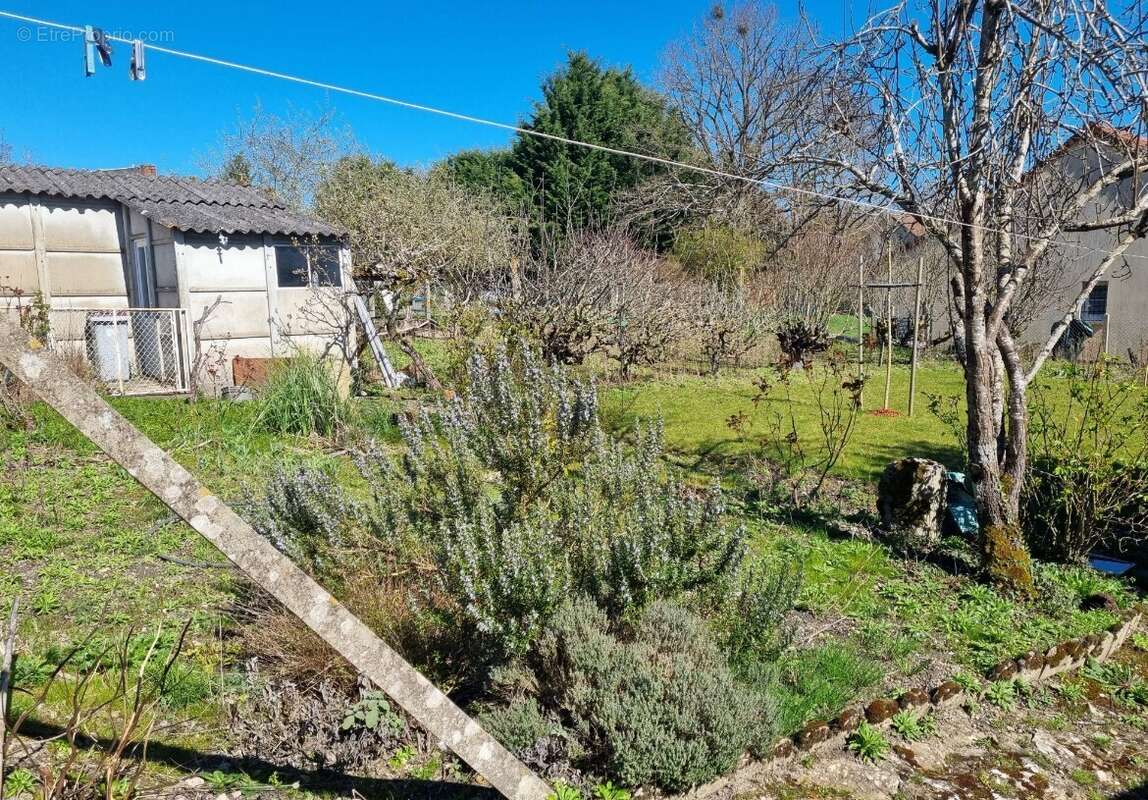 Maison à CHASSIGNOLLES