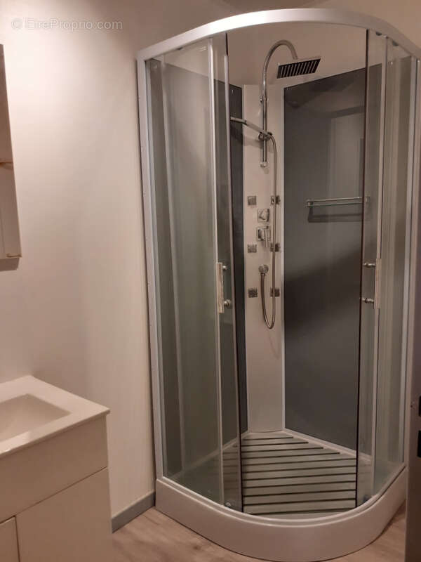 Appartement T3/4 rénové. - photo 8