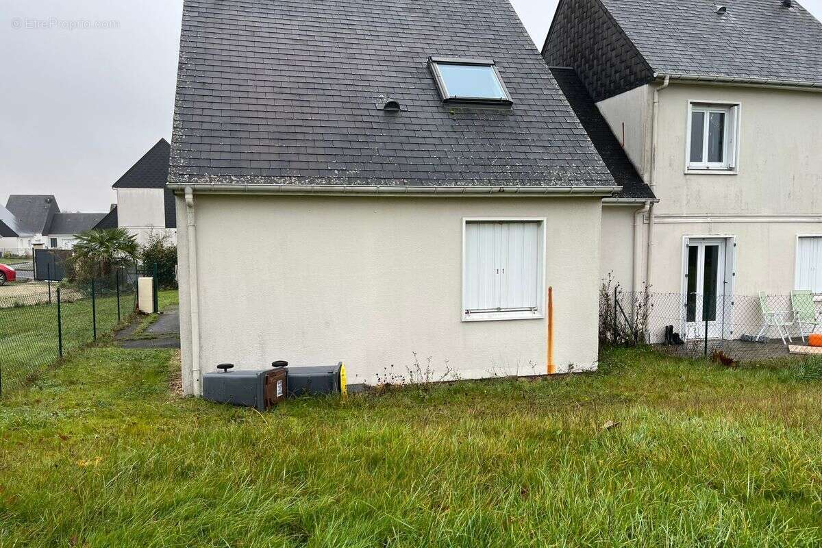 Maison à NOUANS-LES-FONTAINES