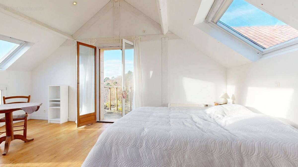 Maisontresbellevue3chambresunbureaupiscineetdepend - Maison à BESSE