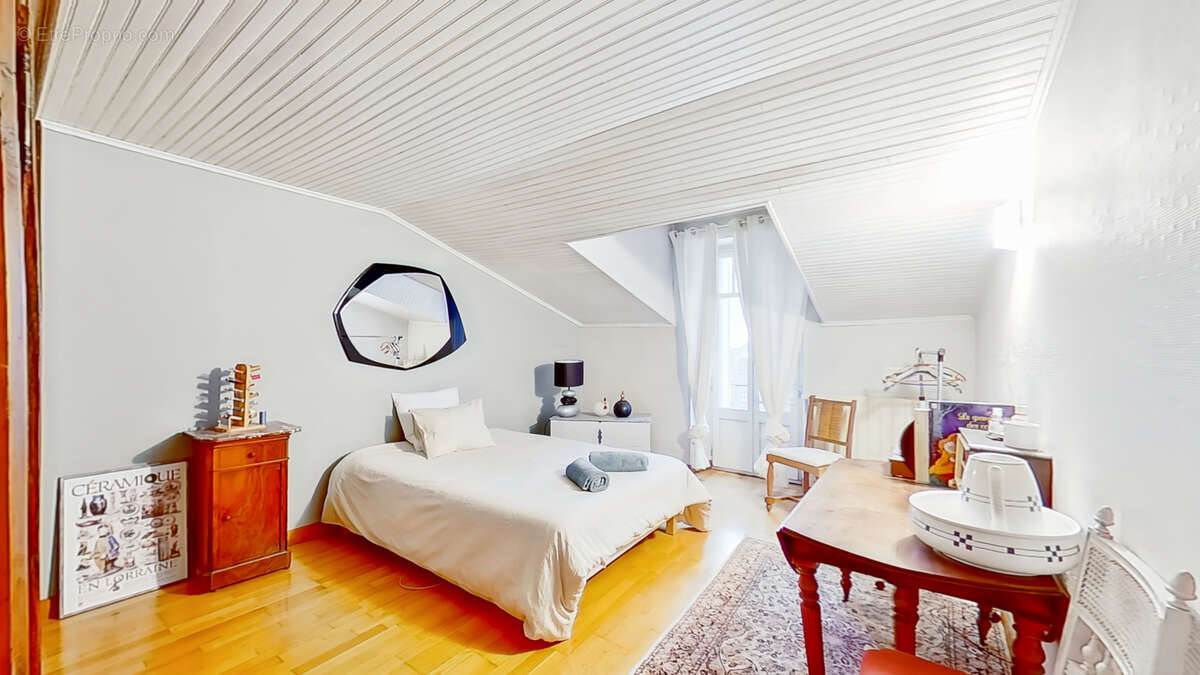 Maison à VIVIERS-SUR-CHIERS