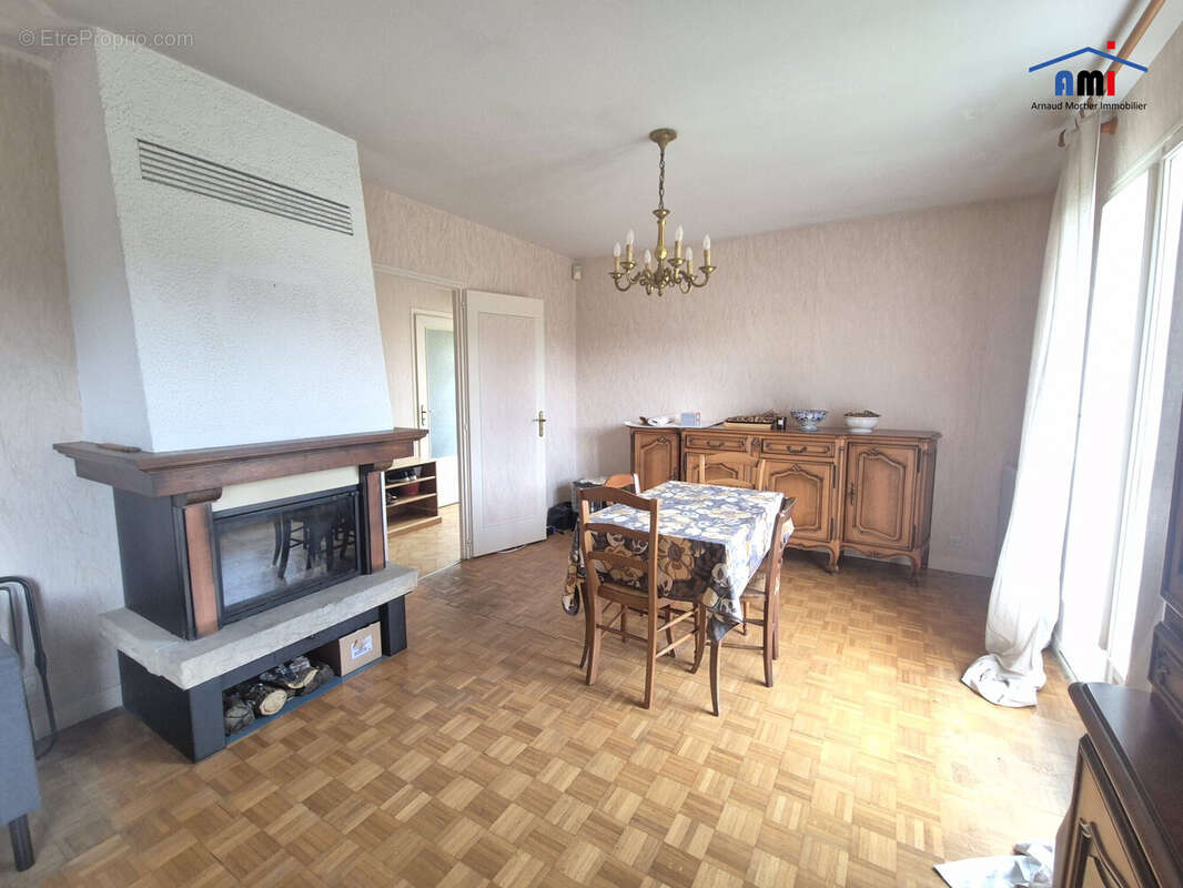 Maison à MOUTIERS-AU-PERCHE