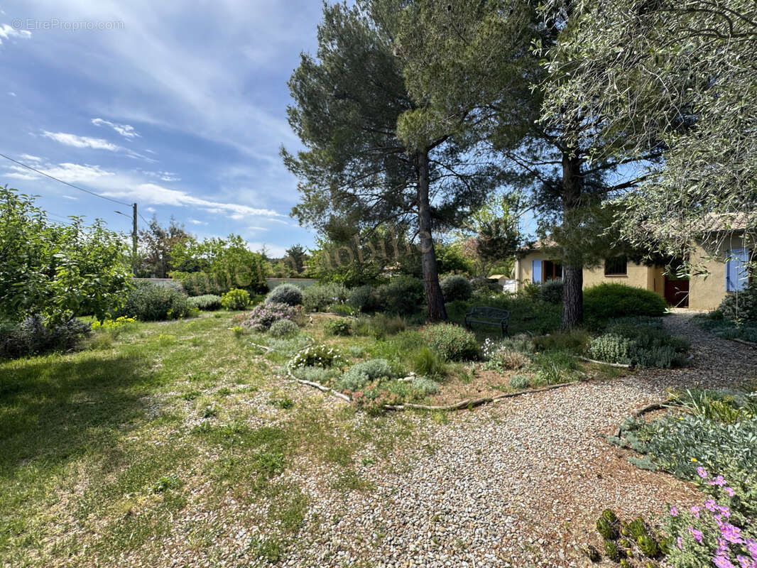 Villa de plain pied avec grand jardin - photo 2