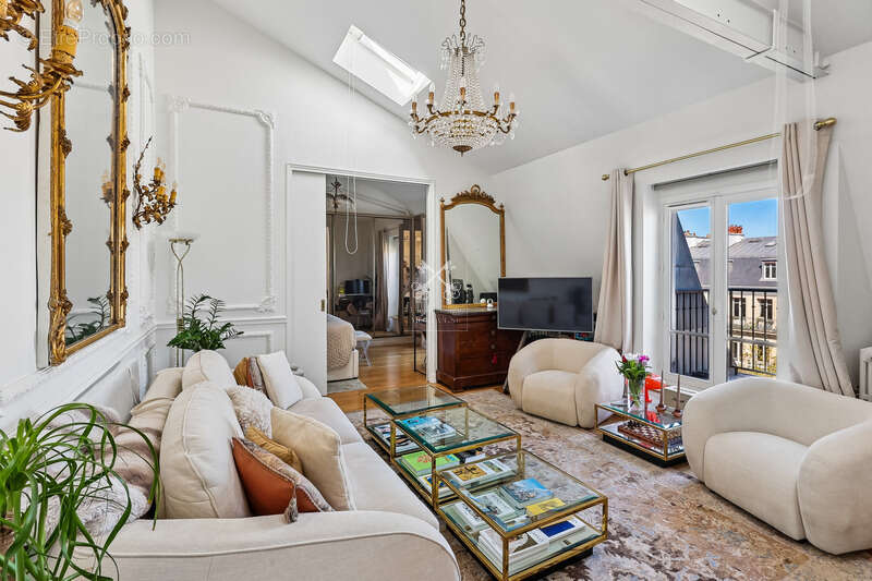Appartement à PARIS-8E