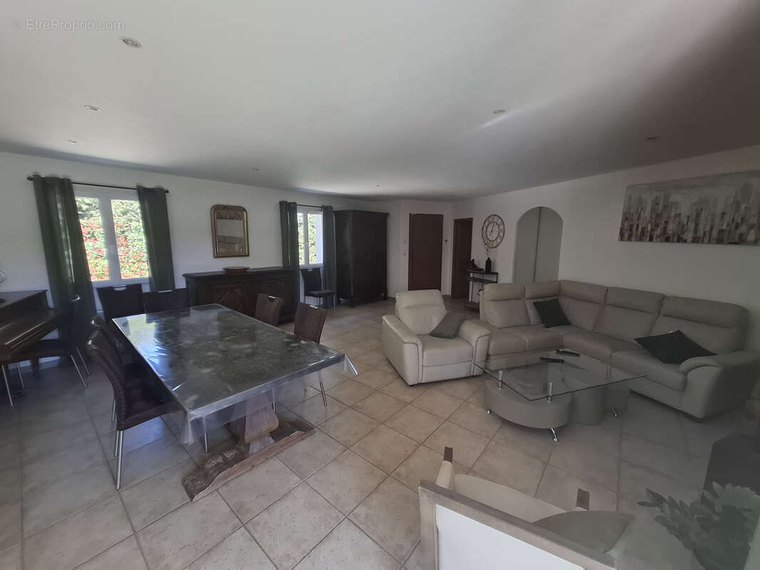 Maison à FONTVIEILLE