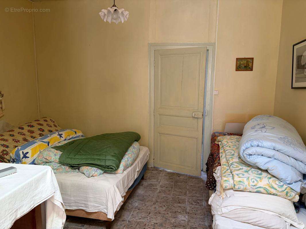 Les sables d'olonne (85100) rarissime adorable maison de pecheur a renover avec dependance et jardin - photo 10