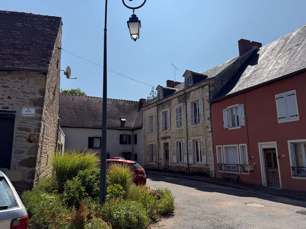 Auv 1227 : Maison de bourg à rénover, jardin, garages et grange - photo 84