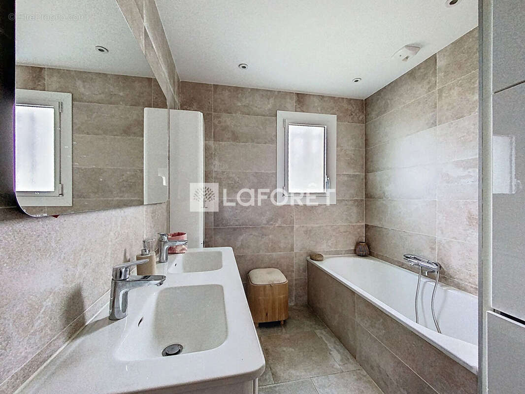 Maison à VERNEUIL-SUR-SEINE