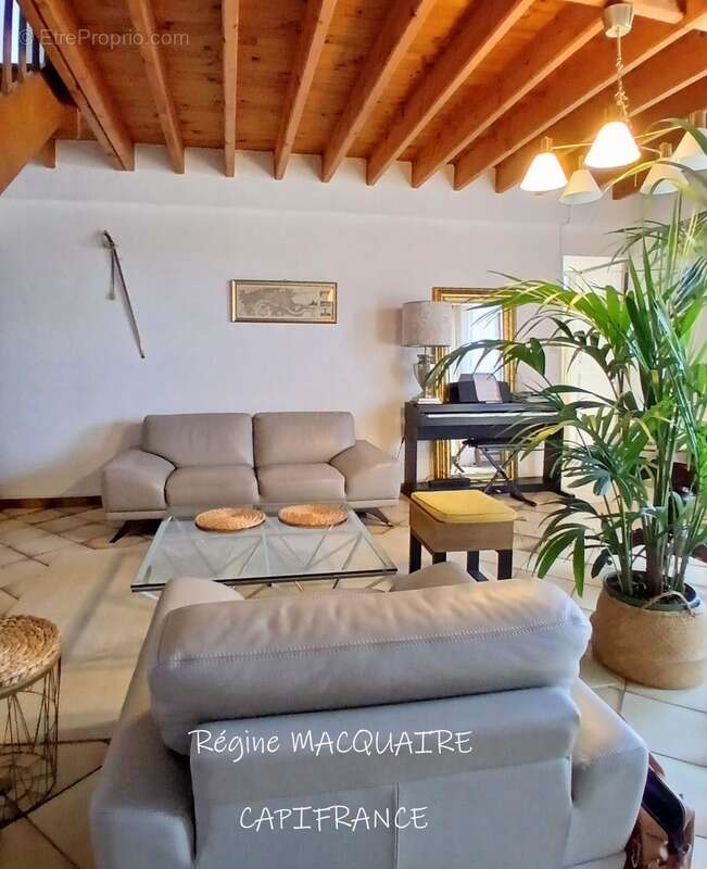 À vendre : Maison mitoyenne de 4 pièces,143 m2 env., 3 chambres sur un terrain de 1500 m2 avec panorama exceptionnel sur la camp - photo 10