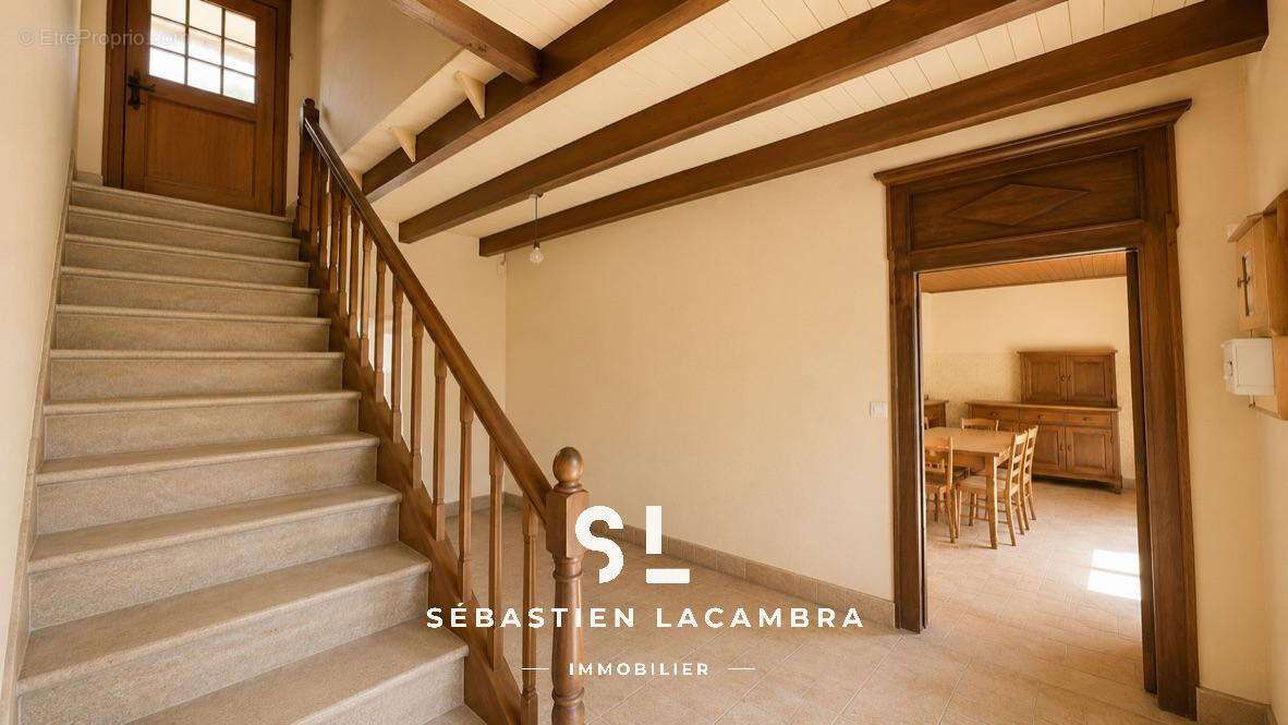 Maison à JOUQUEVIEL