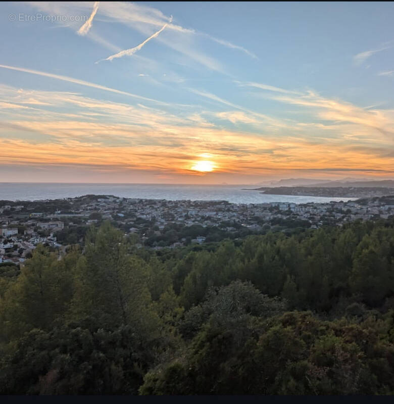 Terrain à SIX-FOURS-LES-PLAGES