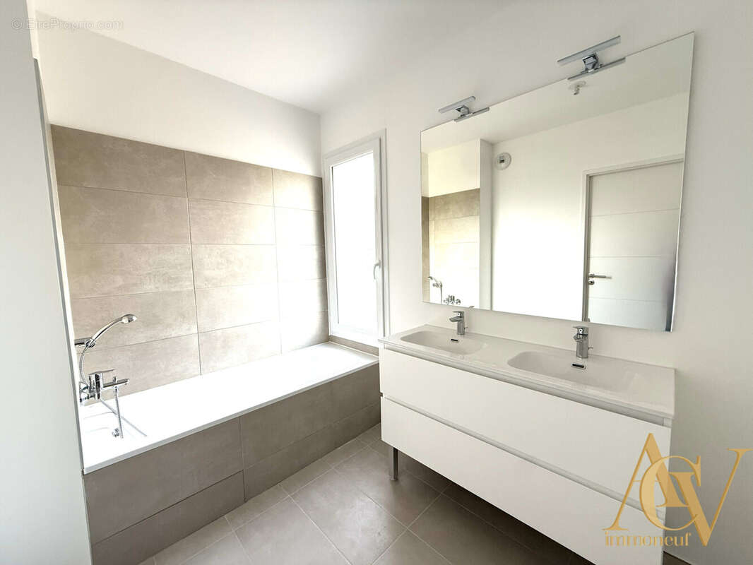 Superbe T3 avec Terrasse et Jardin à Cogolin 4 - Appartement à COGOLIN