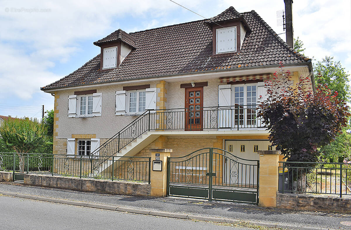 Maison à TERRASSON-LAVILLEDIEU
