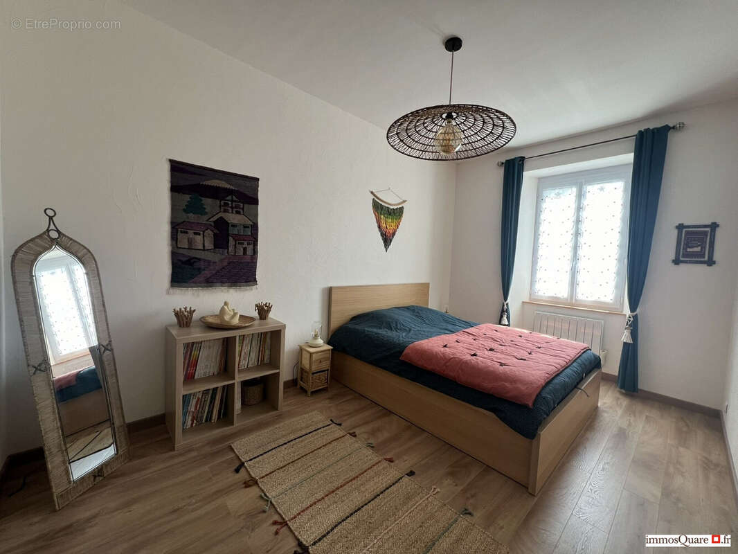 Maison à SAINT-VINCENT-DE-MERCUZE