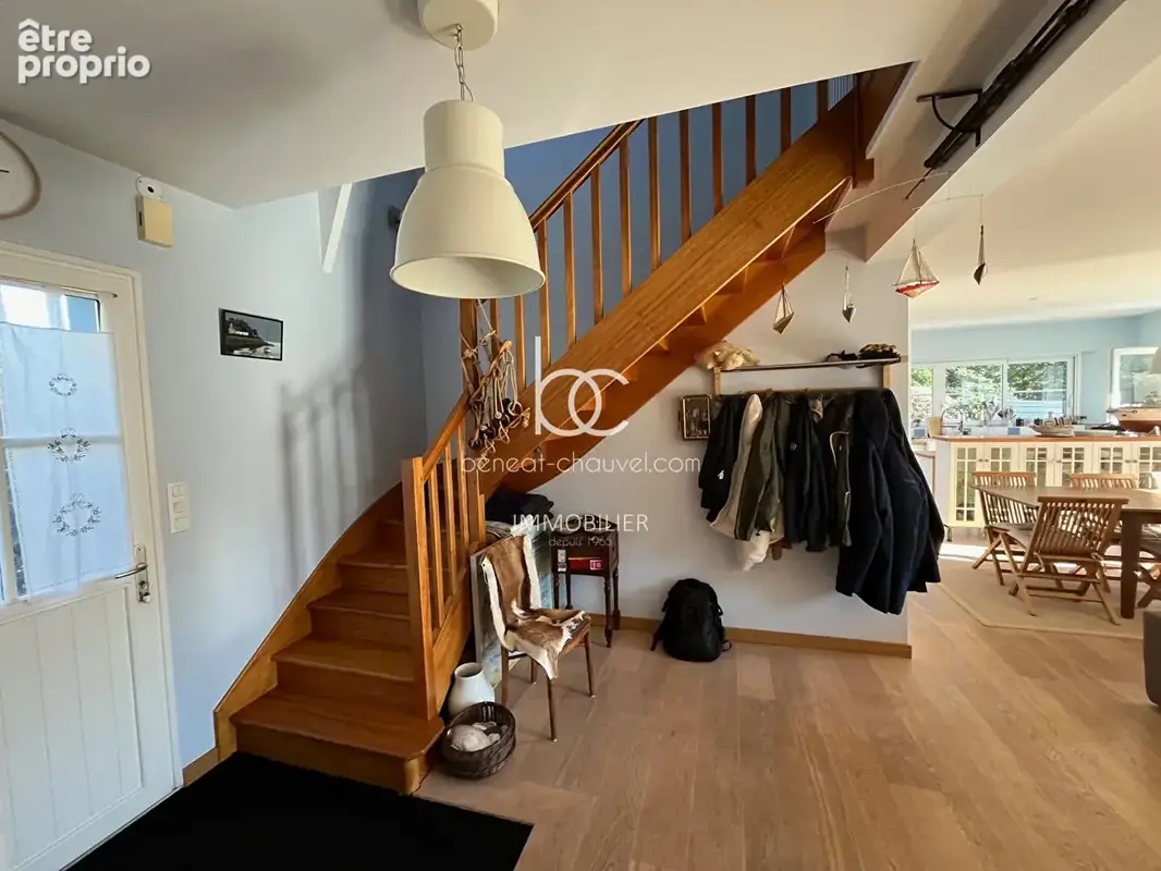 Maison  8 pièce(s) 188 m2 - photo 2